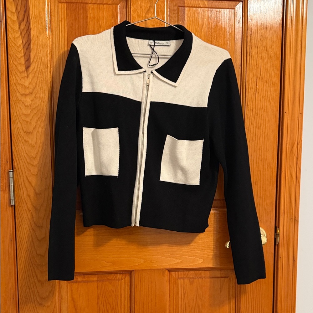 Zara Black and Cream Colorblock Zip-Front Knit Jacket